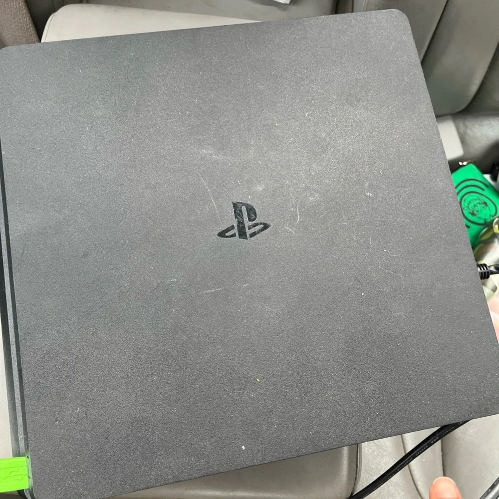 PS4 - Picture 4 of 5